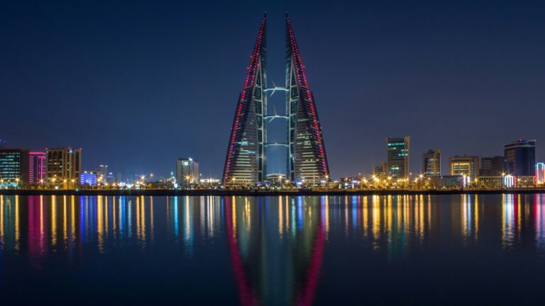 Turnurile Bahrain World Trade Center noaptea