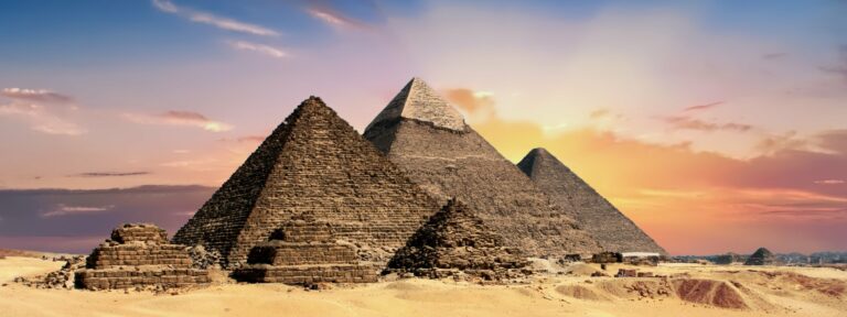 Piramidele din Giza