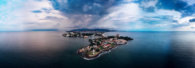 Panoramă cu orașul Malabo din Guineea Ecuatorială