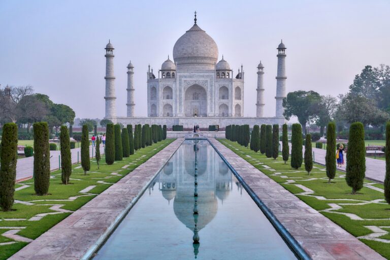 Taj Mahal văzut frontal