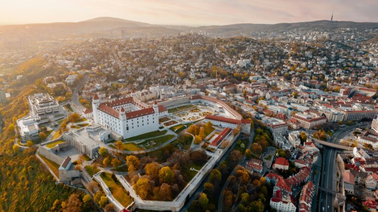 Imagine panoramică cu Castelul Bratislava din Slovacia