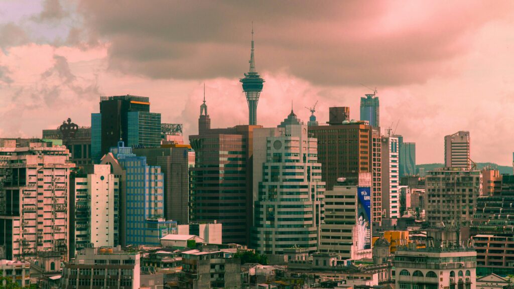 Imagine a orașului Macau având Macau Tower în centrul atenției, un simbol al orașului.