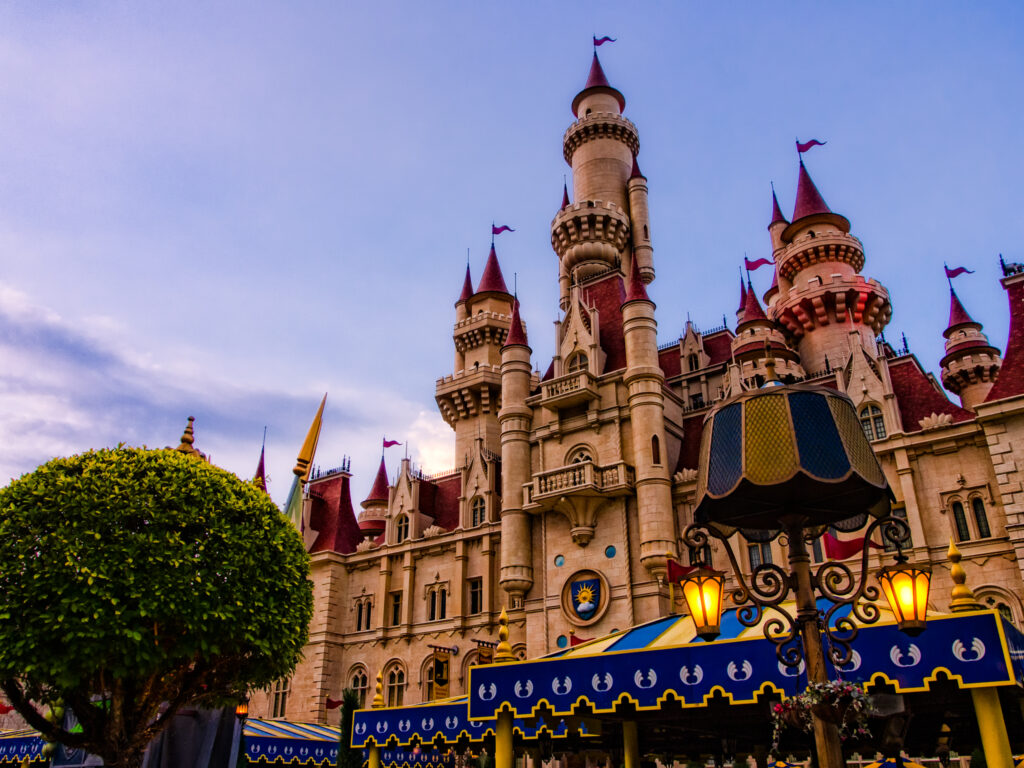 Castelul Far Far Away, atracție emblematică la Universal Studios Singapore.
