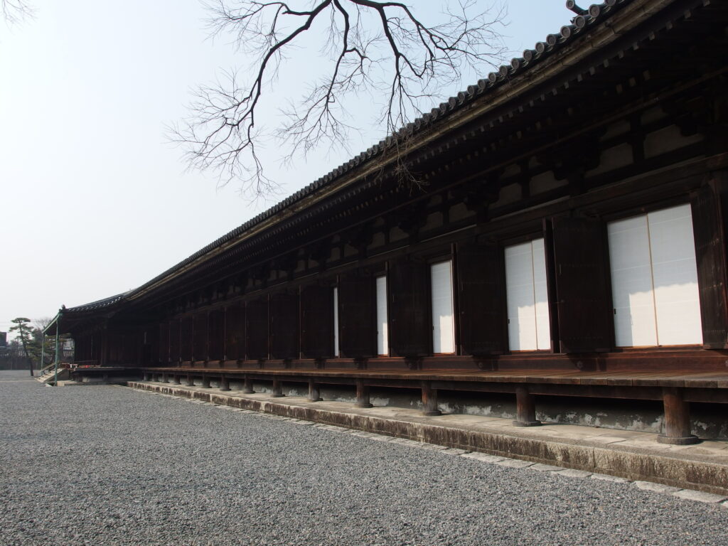 Facciata esterna del famoso Tempio Sanjusangendo a Kyoto, Giappone.